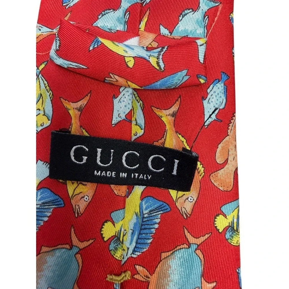 Gucci Mens Red Silk Tropical Fish Print Italian Designer Necktie Accessory‎ READ